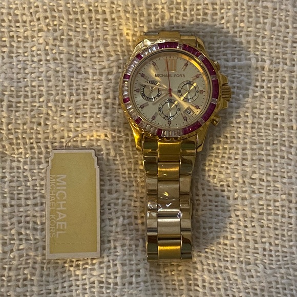 Authentic Michael Kors Gold Watch - Picture 4 of 6